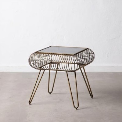 Mesita fabricada en metal color oro y cristal negro