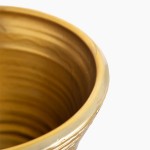 Jarrón con acabado en dorado fabricado en cerámica 80 cms