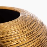 Jarrón de cerámica con acabado en color dorado con textura