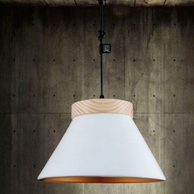 Colgante con acabado en blanco y madera