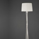 Lámpara de pie Evander en color blanco con tres patas