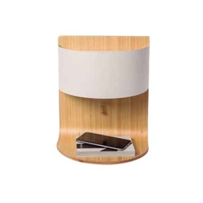 Aplique de pared Robert en madera con pantalla blanca y USB