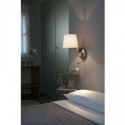 Aplique de pared Berni níquel satinado pantalla blanca con lector LED